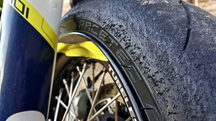 Wide Tires vs Narrow Tires (Motorcycle): 7 Main Differences!